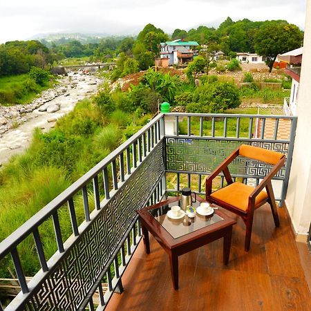 Aachman River And Valley View Resort Dharamshala - A Riverside Resort With Balcony View Εξωτερικό φωτογραφία