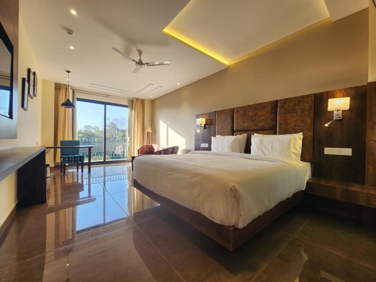 Aachman River And Valley View Resort Dharamshala - A Riverside Resort With Balcony View Εξωτερικό φωτογραφία