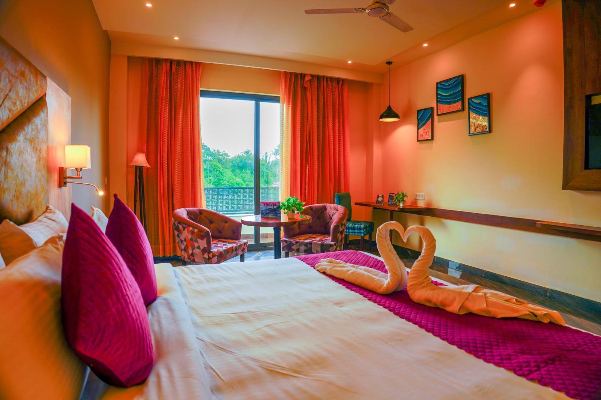Aachman River And Valley View Resort Dharamshala - A Riverside Resort With Balcony View Εξωτερικό φωτογραφία